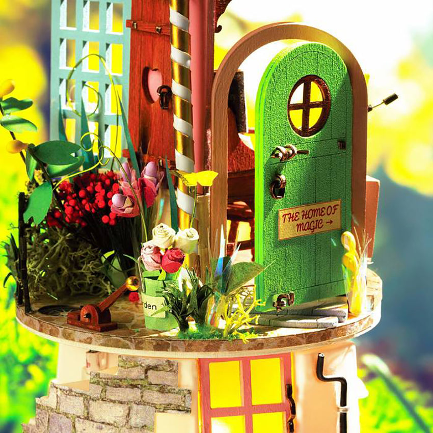 RoLife: Mysterious World Secluded Neighbor